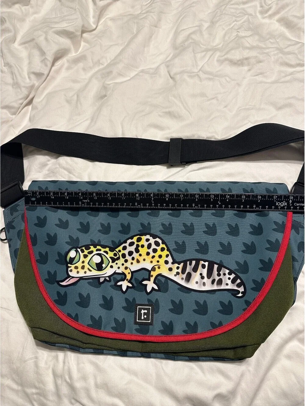 Custom Leopard Gecko Richshaw Bagworks messenger bag